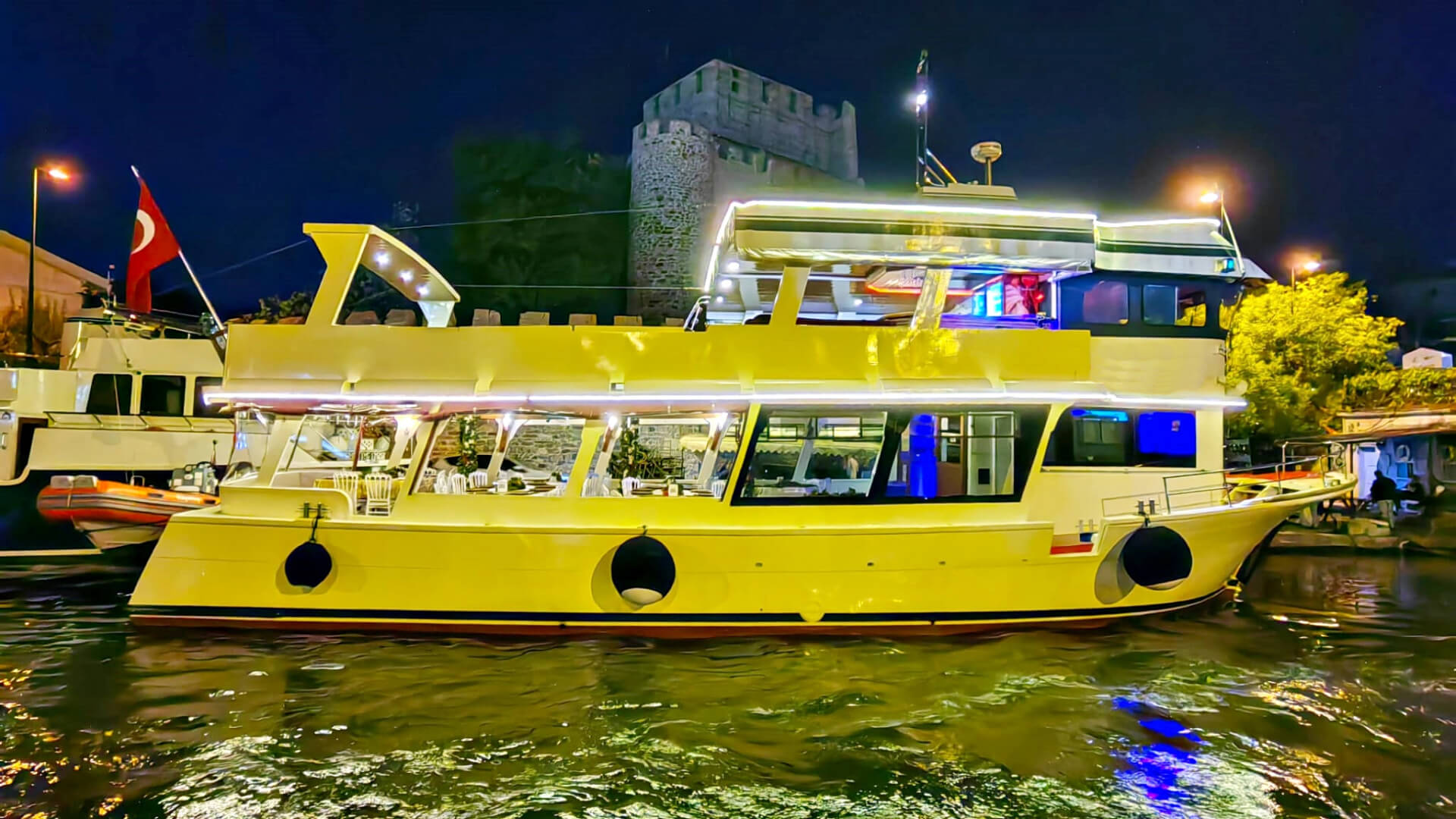 Saatlik Davet teknesi Kiralama 60 Kişilik 19 Metre