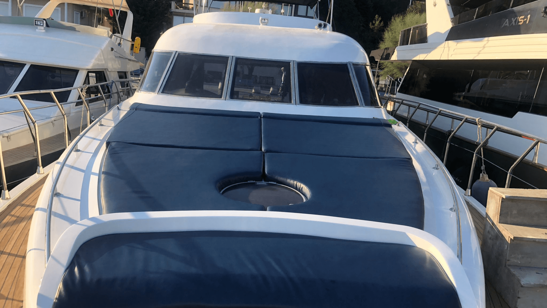 İstanbul Boğaz Turu Tekne Kiralama 19 Metre 12 Kişi 