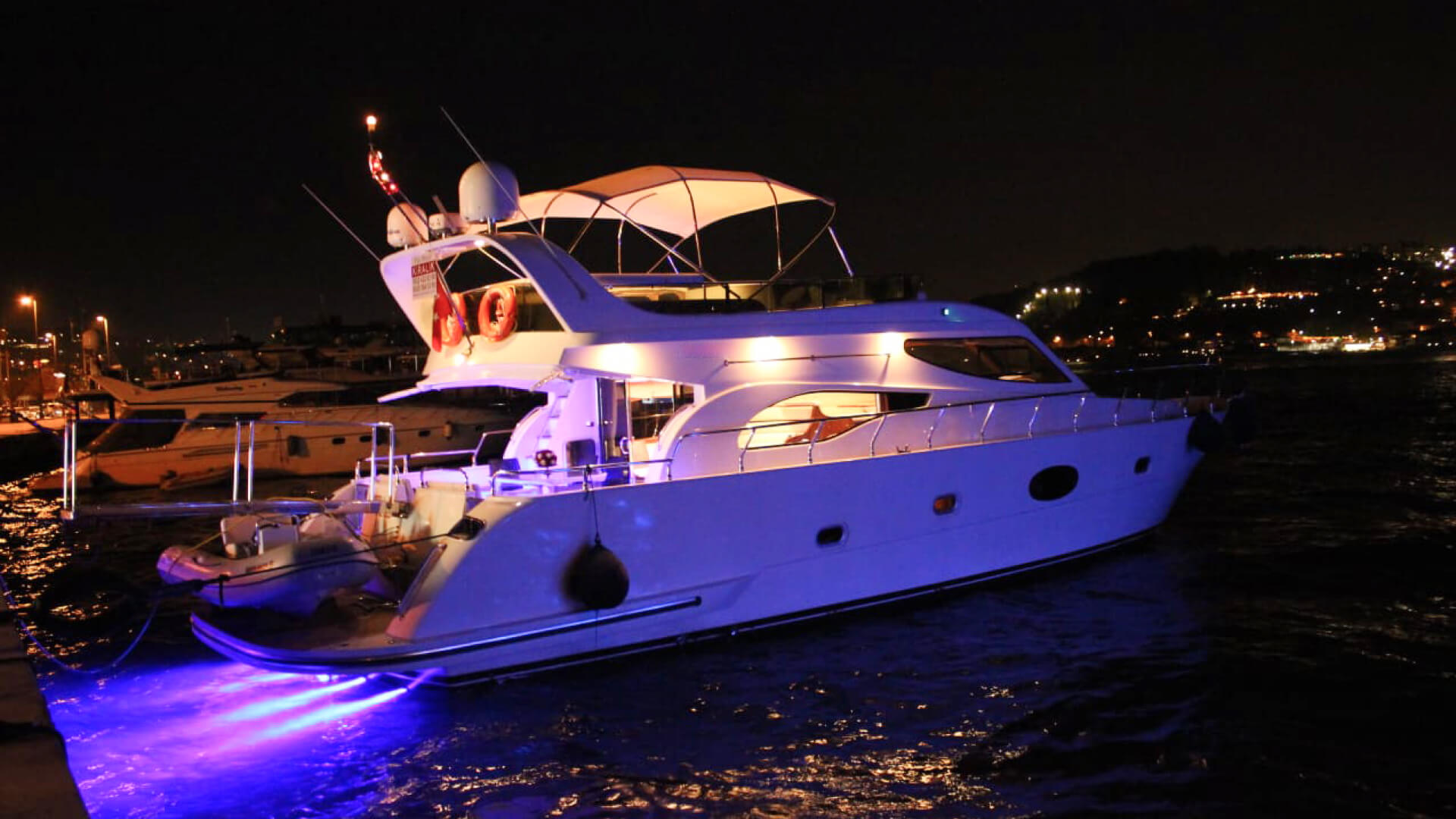 Bebek Lux Motoryat Kiralama Özel Yapım Gezi Teknesi