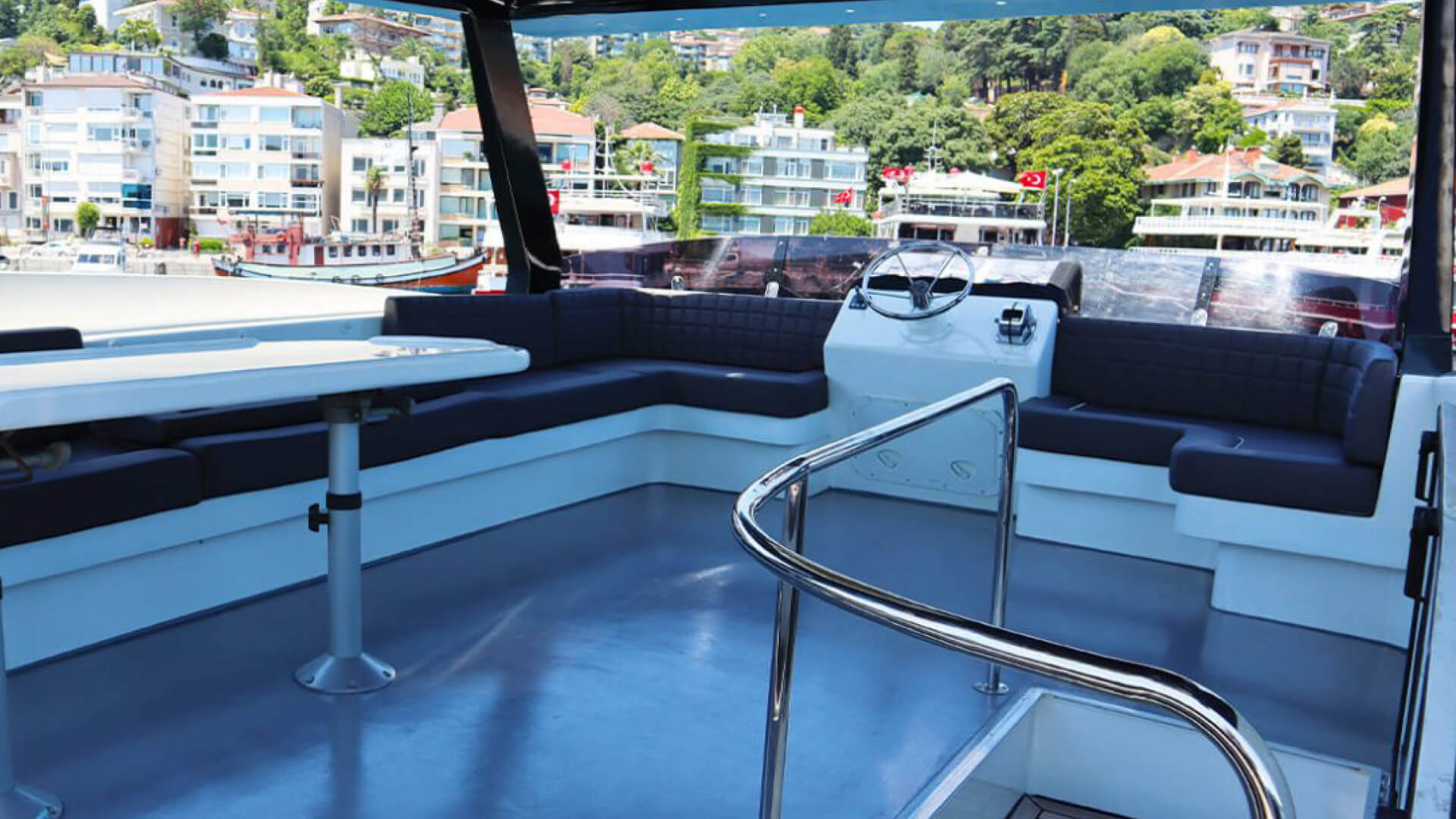 Bebek Lux Motoryat Kiralama Özel Yapım Boğaz Gezi Teknesi