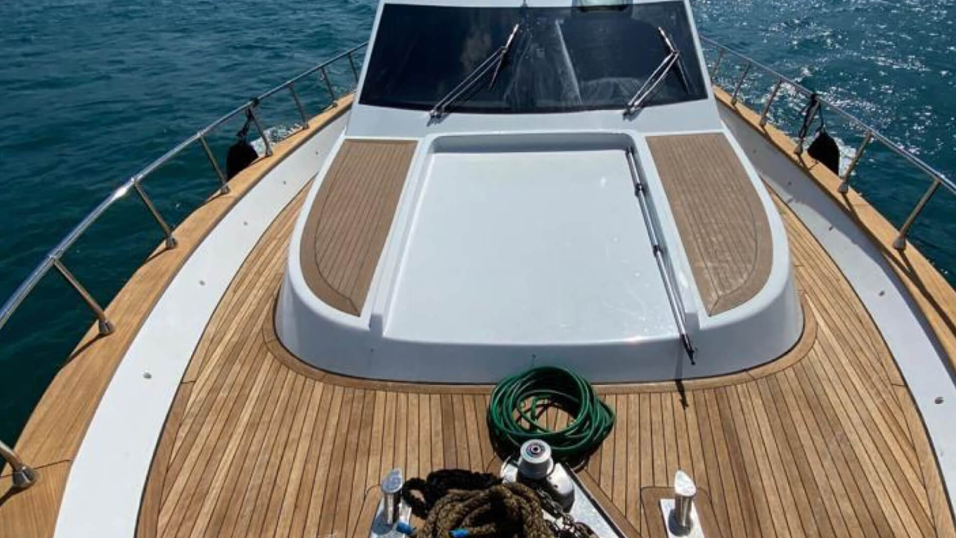 Bebek Lux Motoryat Kiralama Özel Yapım Boğaz Boğaz Tur Teknesi