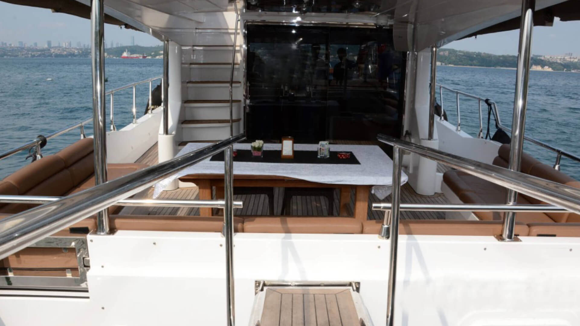 Bebek Lux Motoryat Kiralama Özel Yapım Boğaz Boğaz Tur Teknesi