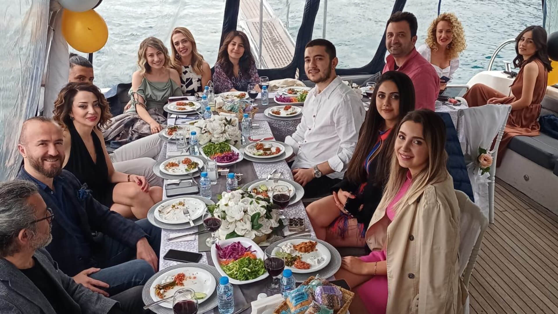 İstanbul Boğazı Lux Motoryat Kiralama Özel Yapım Gezi Teknesi