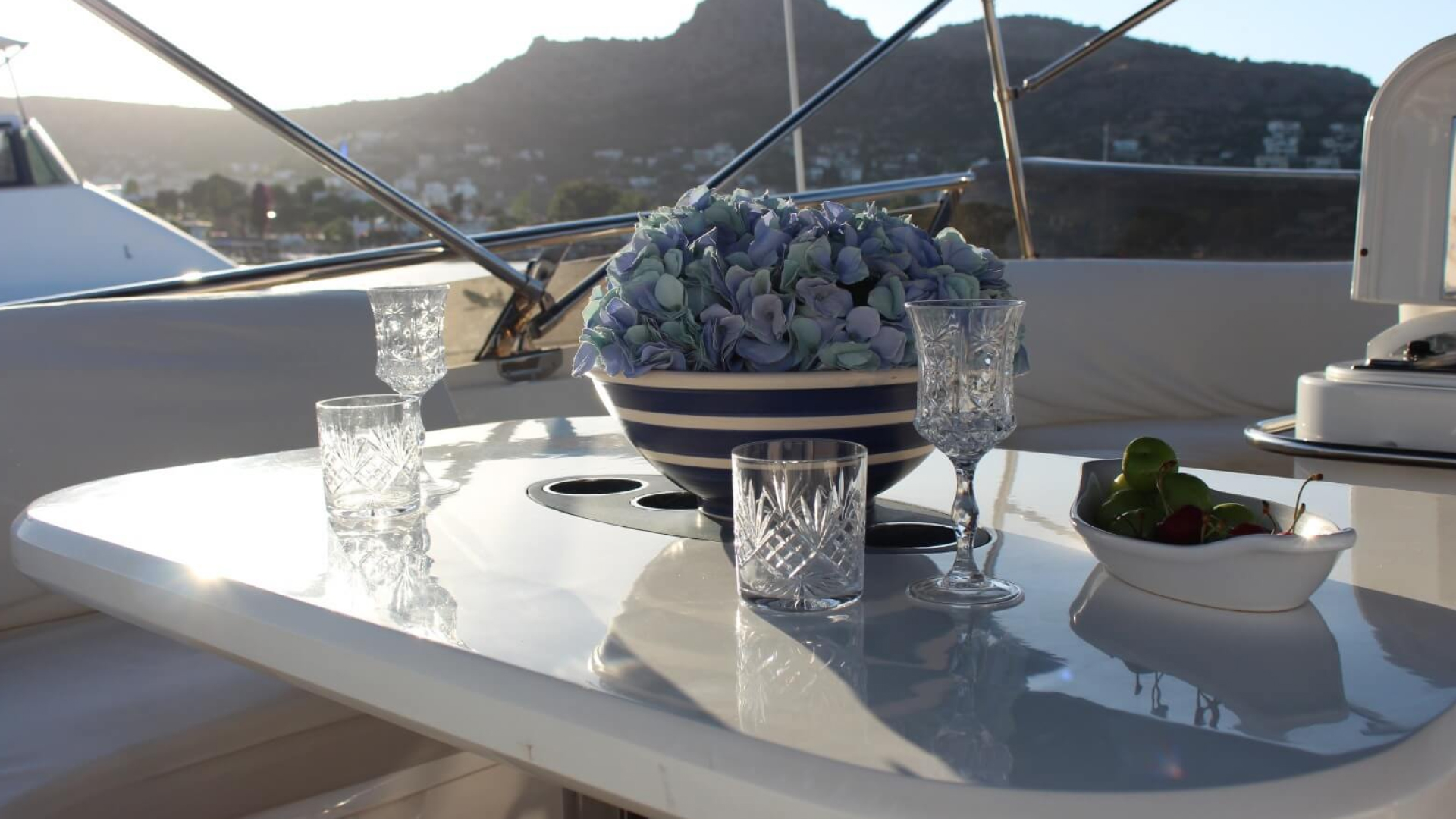 Bodrum Lux Motoryat Princess 75 - 4 Kabin 23 Metre