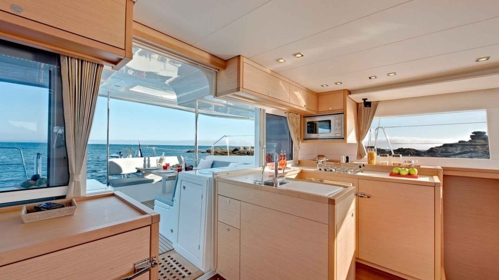 Bodrum Delux Katamaran Lagoon 450 - 4 kabin 14 Metre