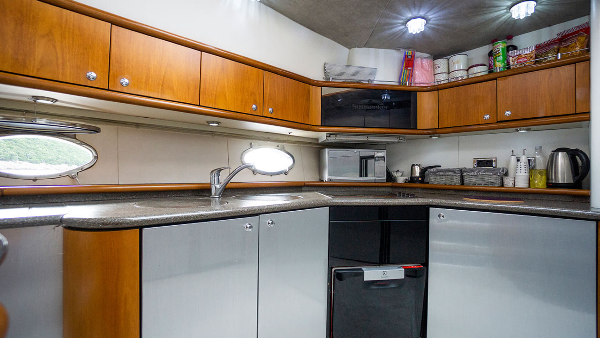 Bodrum Delux Motoryat Sunseeker Manhattan 62 F - 3 Kabin 17 Metre