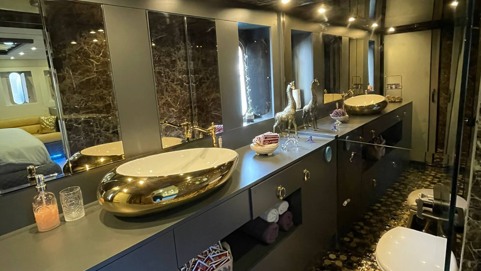 Bodrum Delux Motoryat Kiralama Özel Yapım 4 Kabin 32 Metre