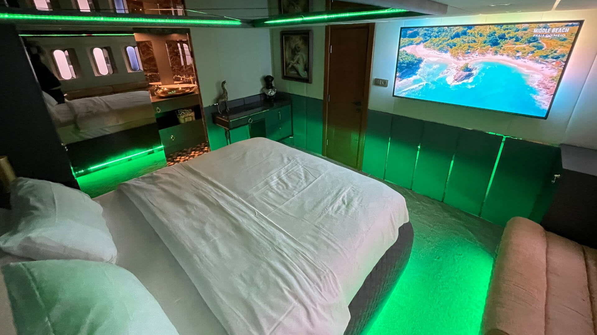 Bodrum Delux Motoryat Kiralama Özel Yapım 4 Kabin 32 Metre
