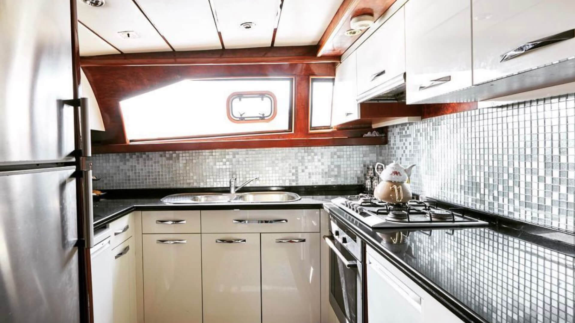 Bodrum Delux Motoryat Kiralama Özel Yapım 4 Kabin 32 Metre