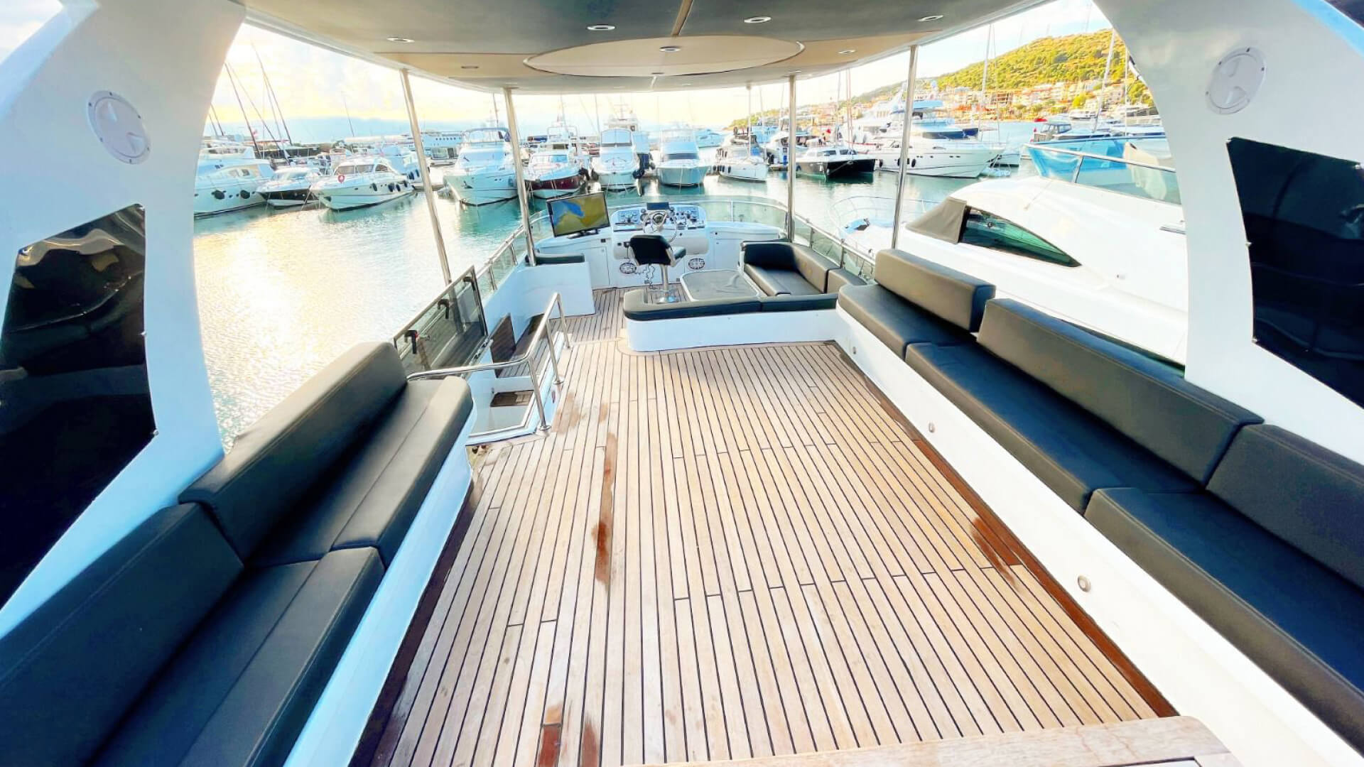 İstanbul Lux Kiralık Motoryat 25 Kişilik  20 Metre