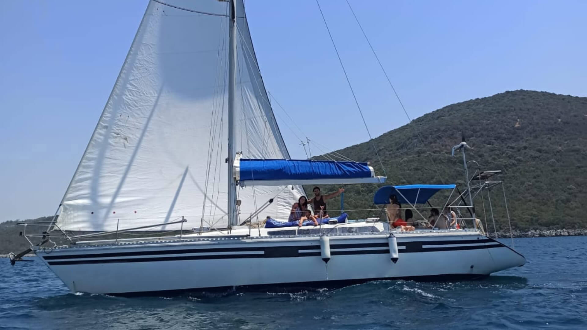 Gibsea 126 Kiralık Yelkenli ile Denizin Keyfini Çıkarın!