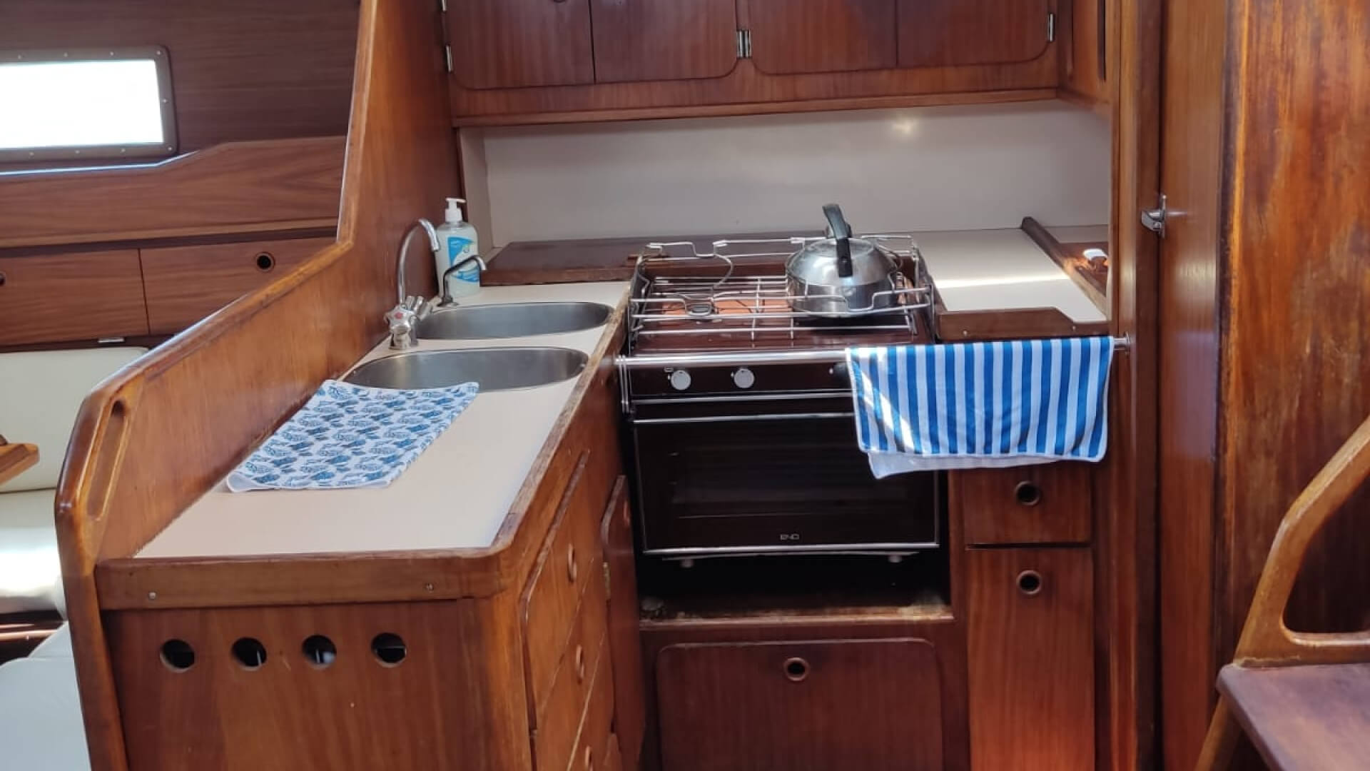 Gibsea 126 Kiralık Yelkenli ile Denizin Keyfini Çıkarın!
