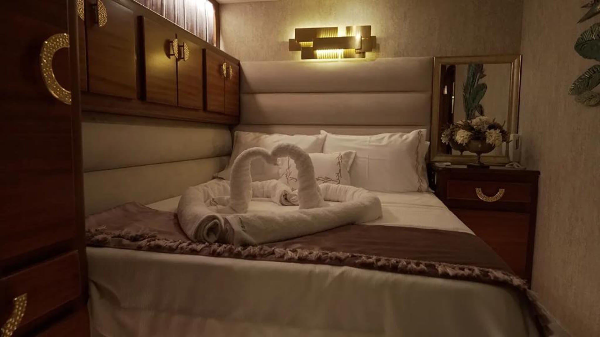 Teknede 5 Yıldızlı Otel Konforu 27 M Delux Motoryat 