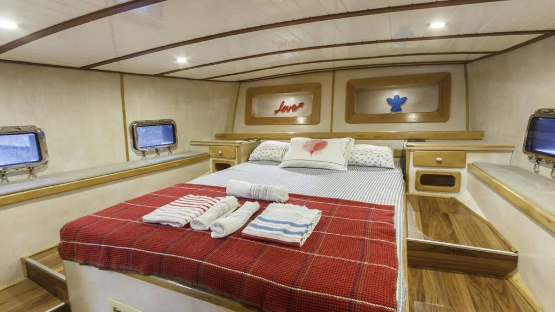 Bodrum Mavi Yolculuk Tekne Tatili 4 Kabin 18 Metre
