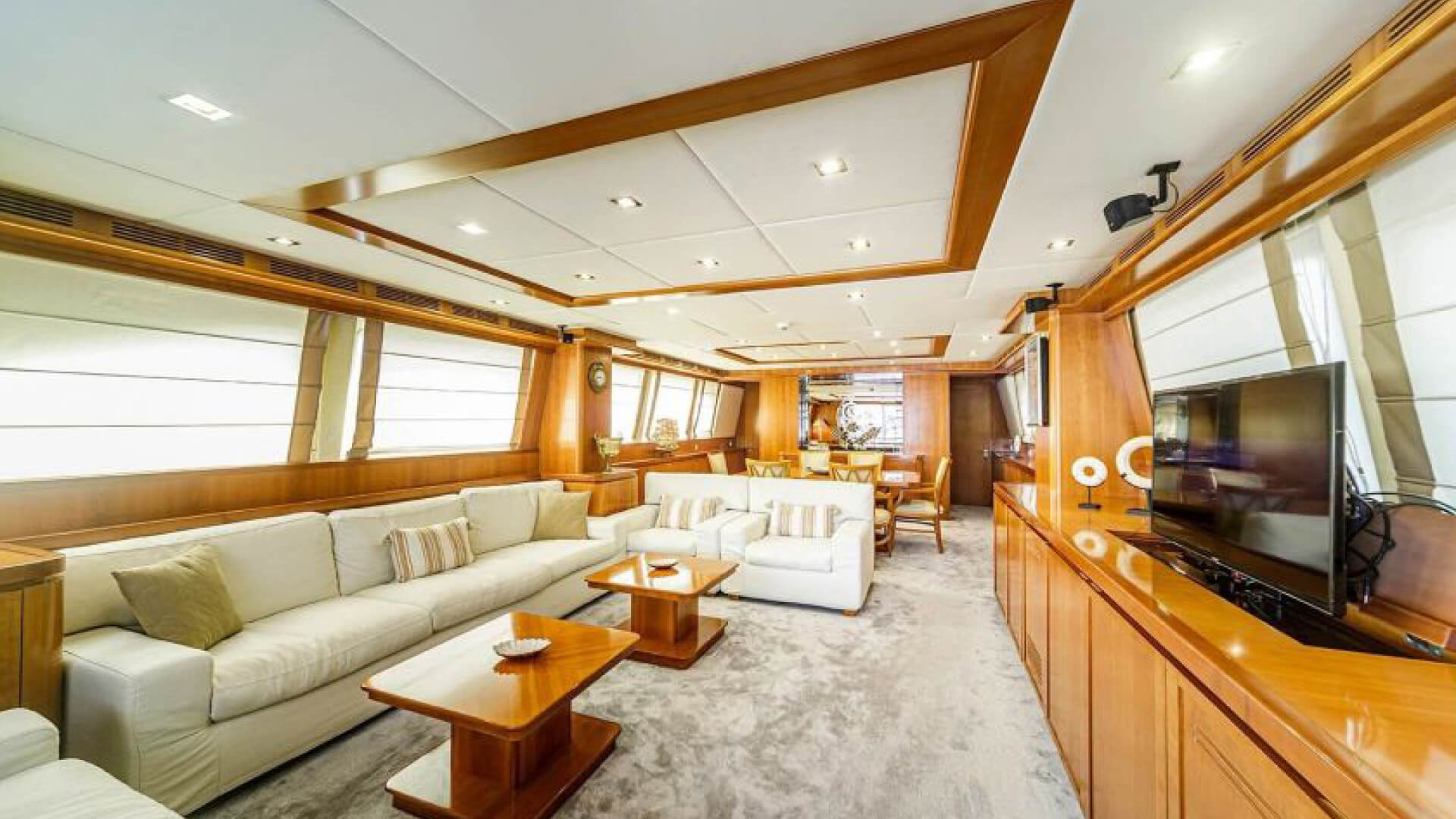Delux Motoryat Kiralama 5 Kabin 35 Metre
