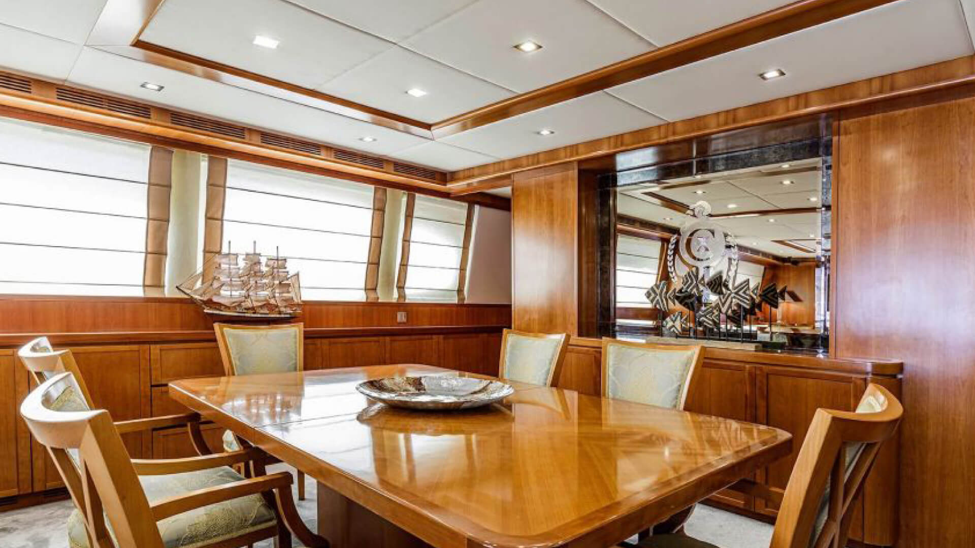 Delux Motoryat Kiralama 5 Kabin 35 Metre