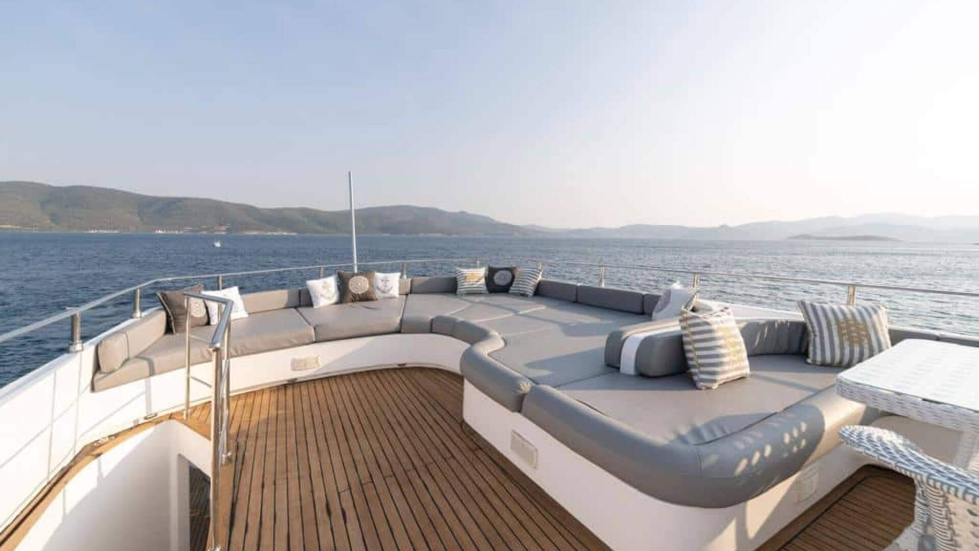 Exclusive Motoryat Kiralama 5 Kabin 50 Metre 