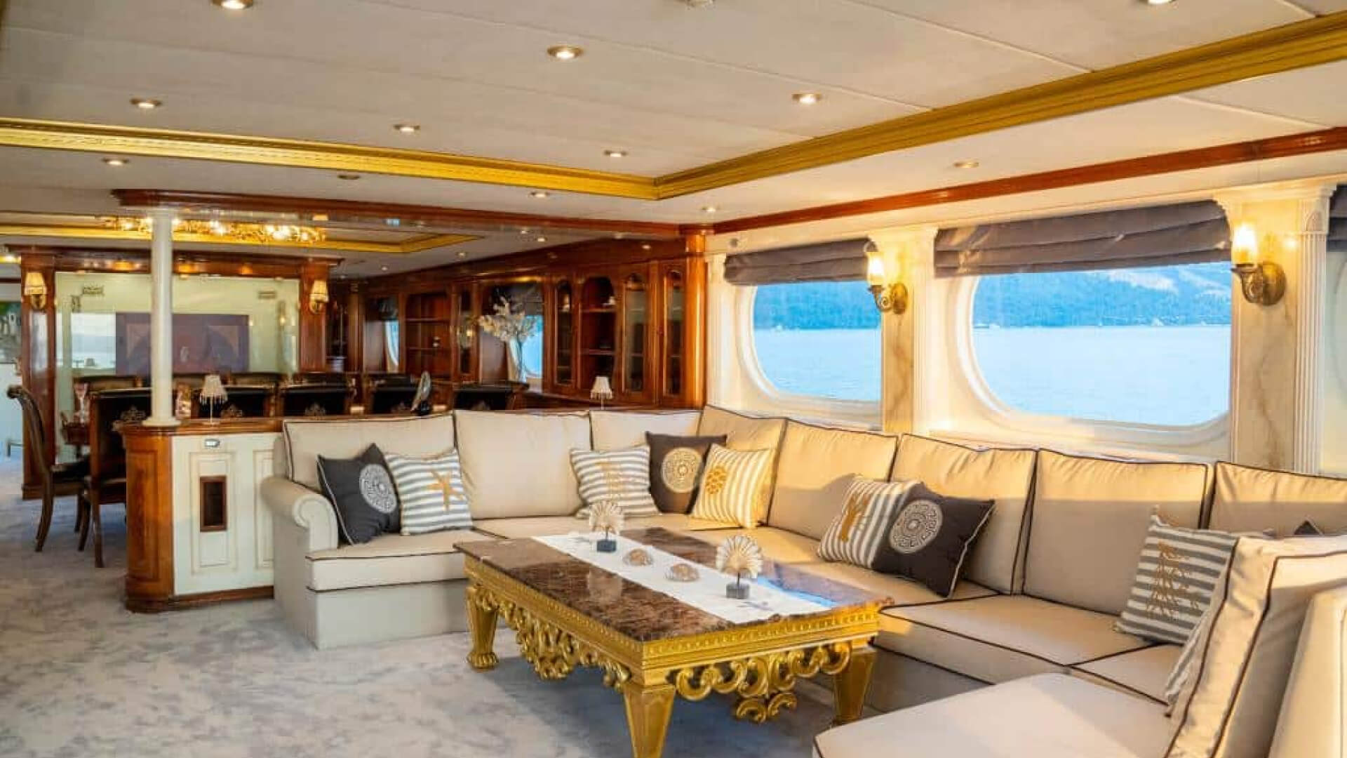 Exclusive Motoryat Kiralama 5 Kabin 50 Metre 