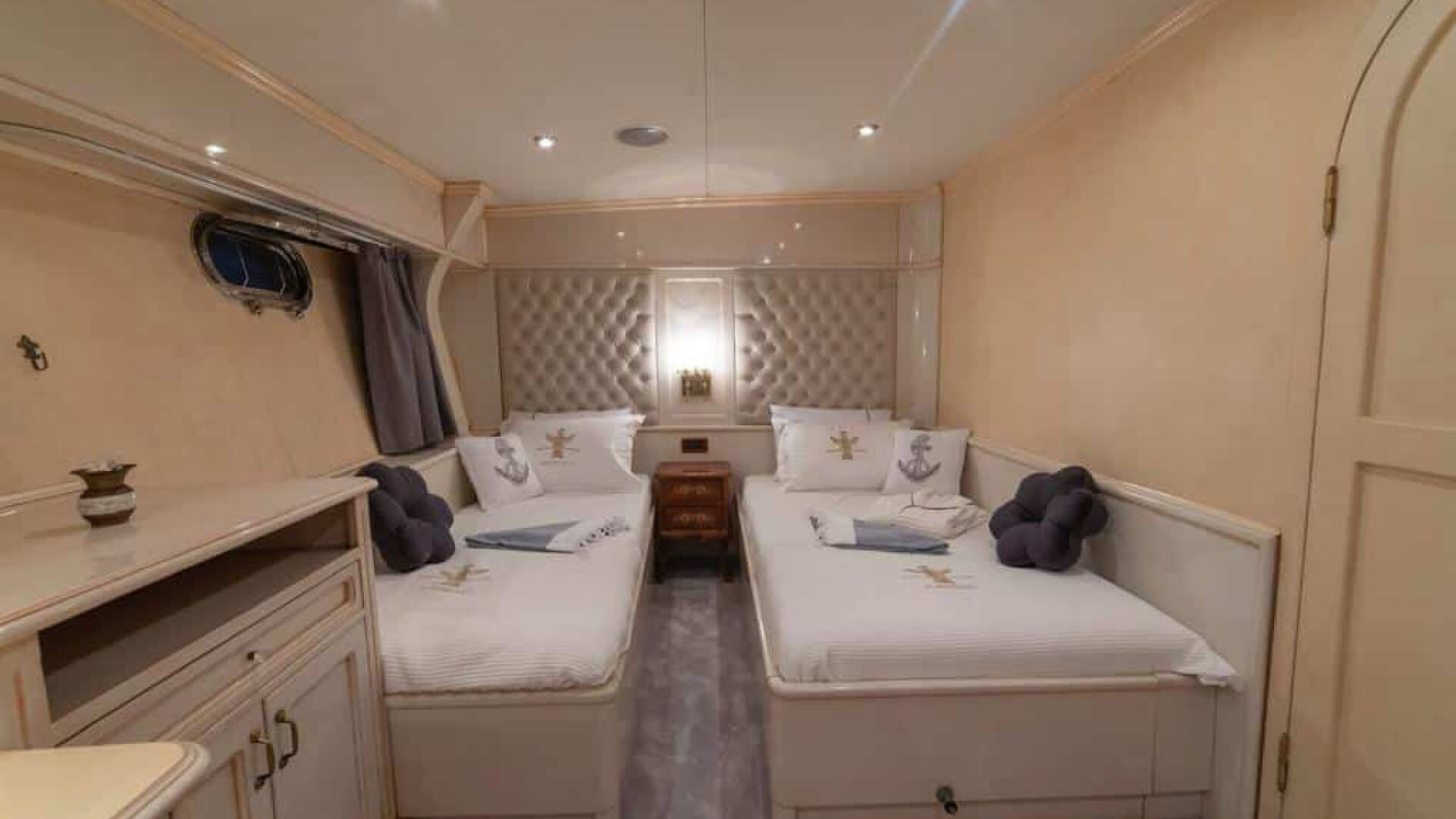 Exclusive Motoryat Kiralama 5 Kabin 50 Metre 