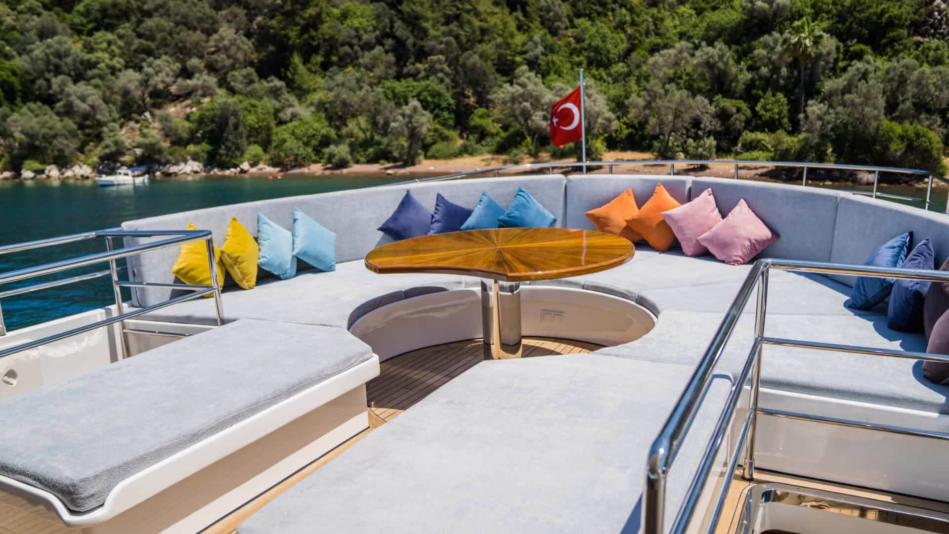 Exclusive Süperyat Kiralama 6 kabin 42 Metre 