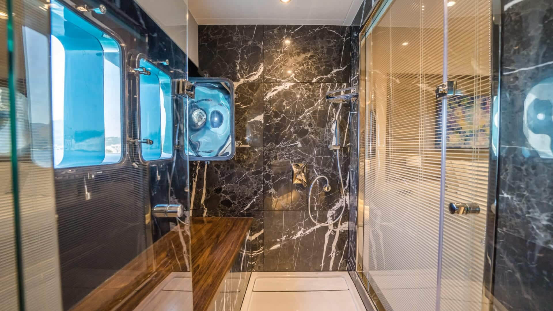 Exclusive Süperyat Kiralama 6 kabin 42 Metre 
