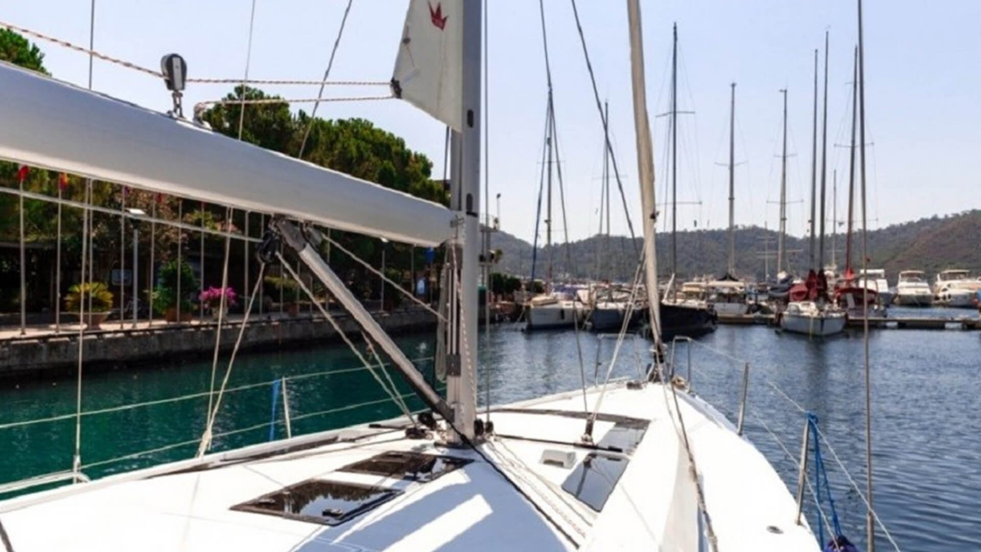 Beneteau Oceanis 46.1 Yelkenli Kiralama 4 Kabin 14 Metre 