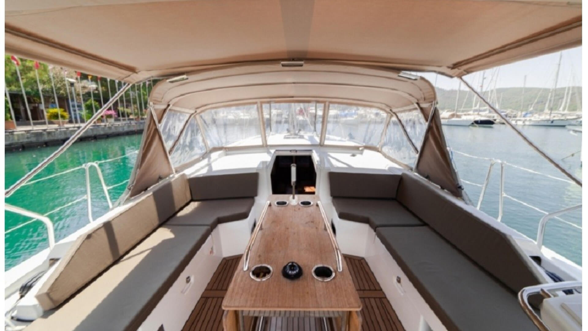 Beneteau Oceanis 46.1 Yelkenli Kiralama 4 Kabin 14 Metre 