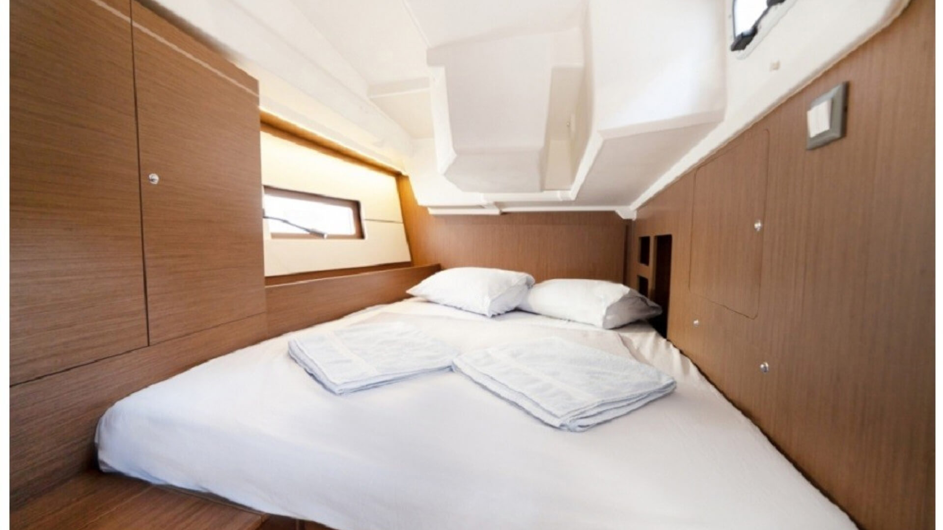 Beneteau Oceanis 46.1 Yelkenli Kiralama 4 Kabin 14 Metre 