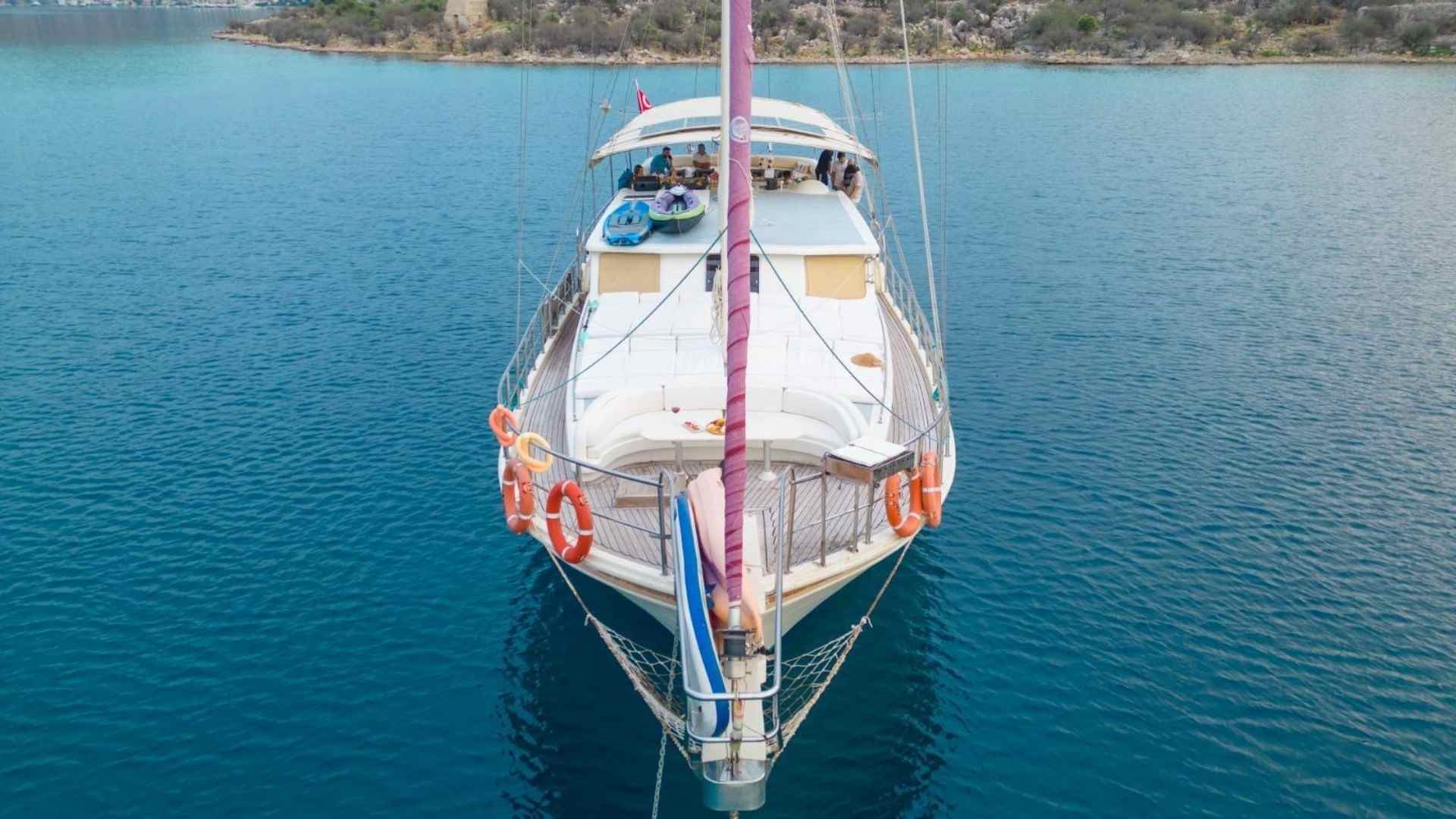 Ege & Akdeniz’de Lüks Mavi Tur | 12 Kişilik Konforlu Gulet Kiralama