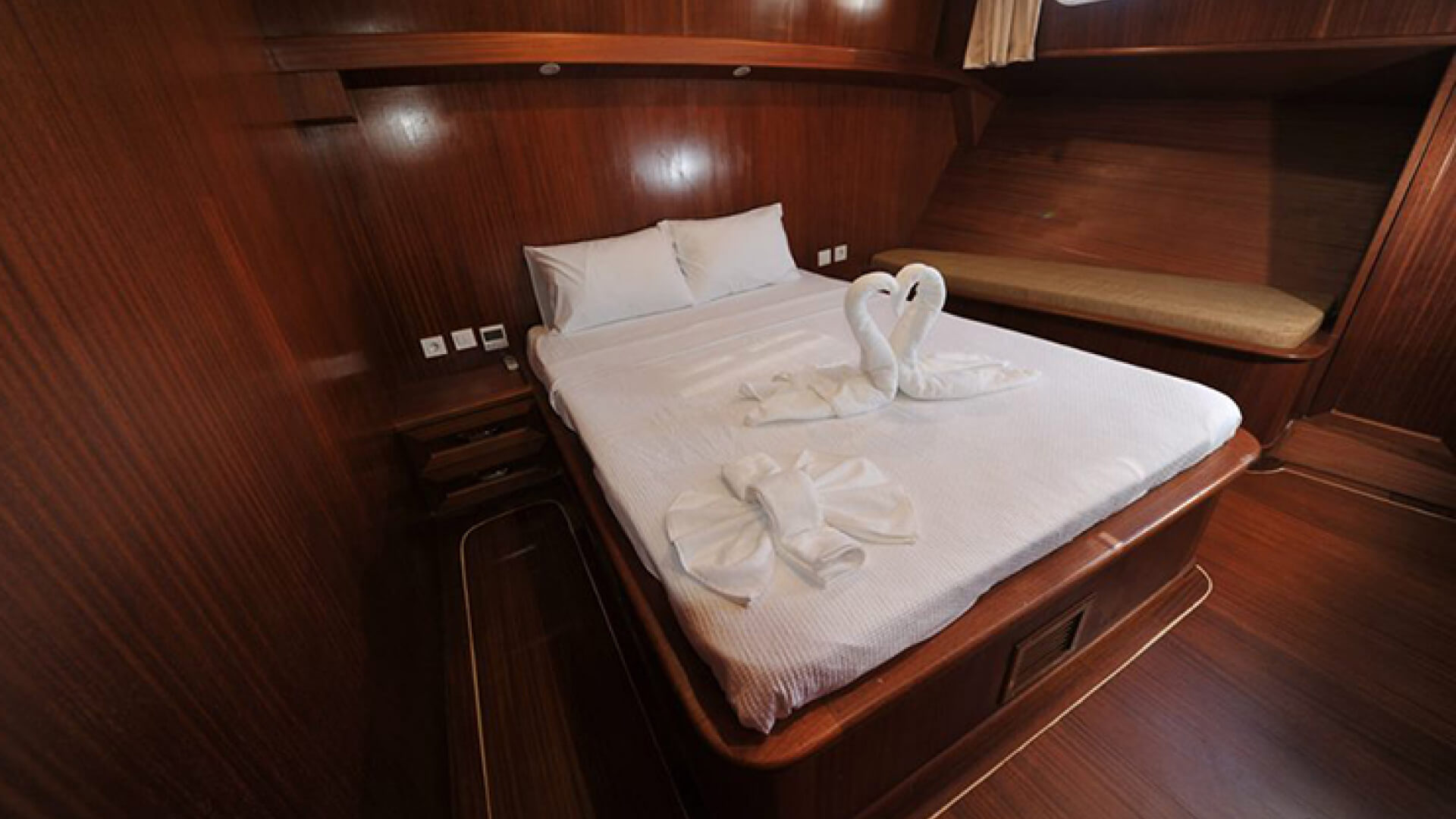 Mavi Yolculuk Tekne Tatili Lux 6 Kabin 30 Metre