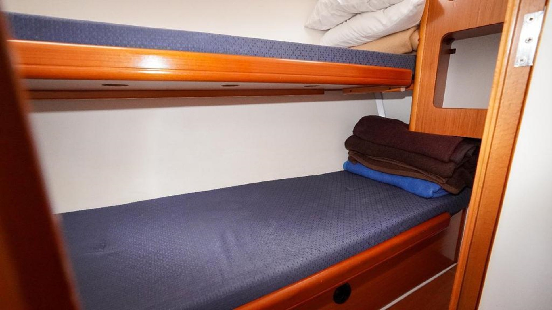 Kiralık Beneteau Cyclades 43.4 Yelkenli 2007 Model 14 Metre