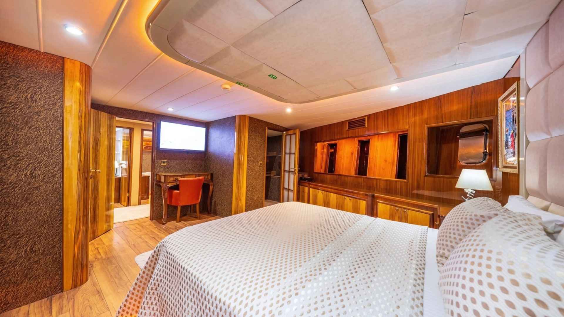 Delux Trawler Tekne Turu 4 Kabin