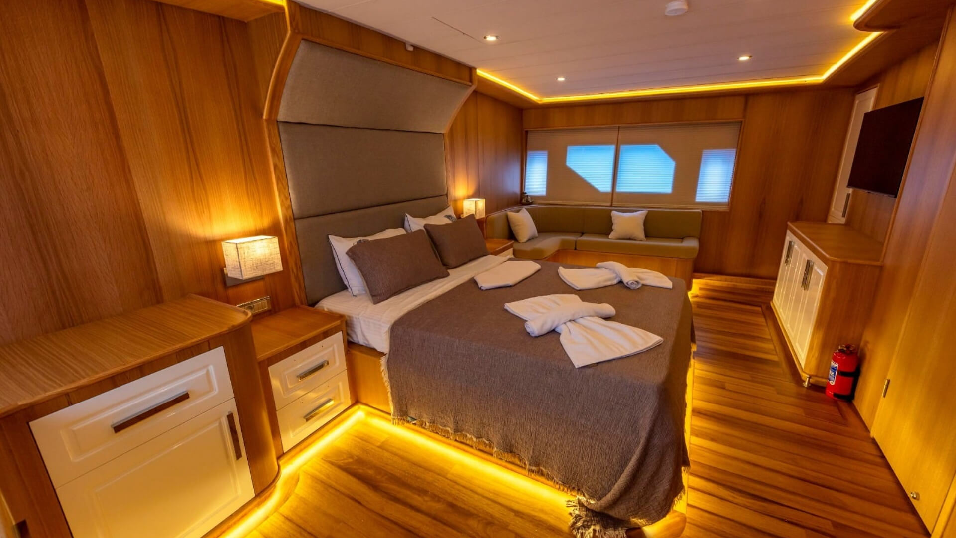 Lux Trawler Kiralama 5 Kabin 26 Metre