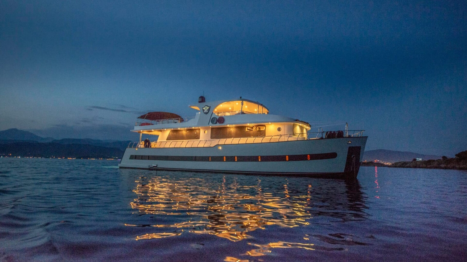 Delux Trawler Kiralama 5 Kabin 25 Metre 