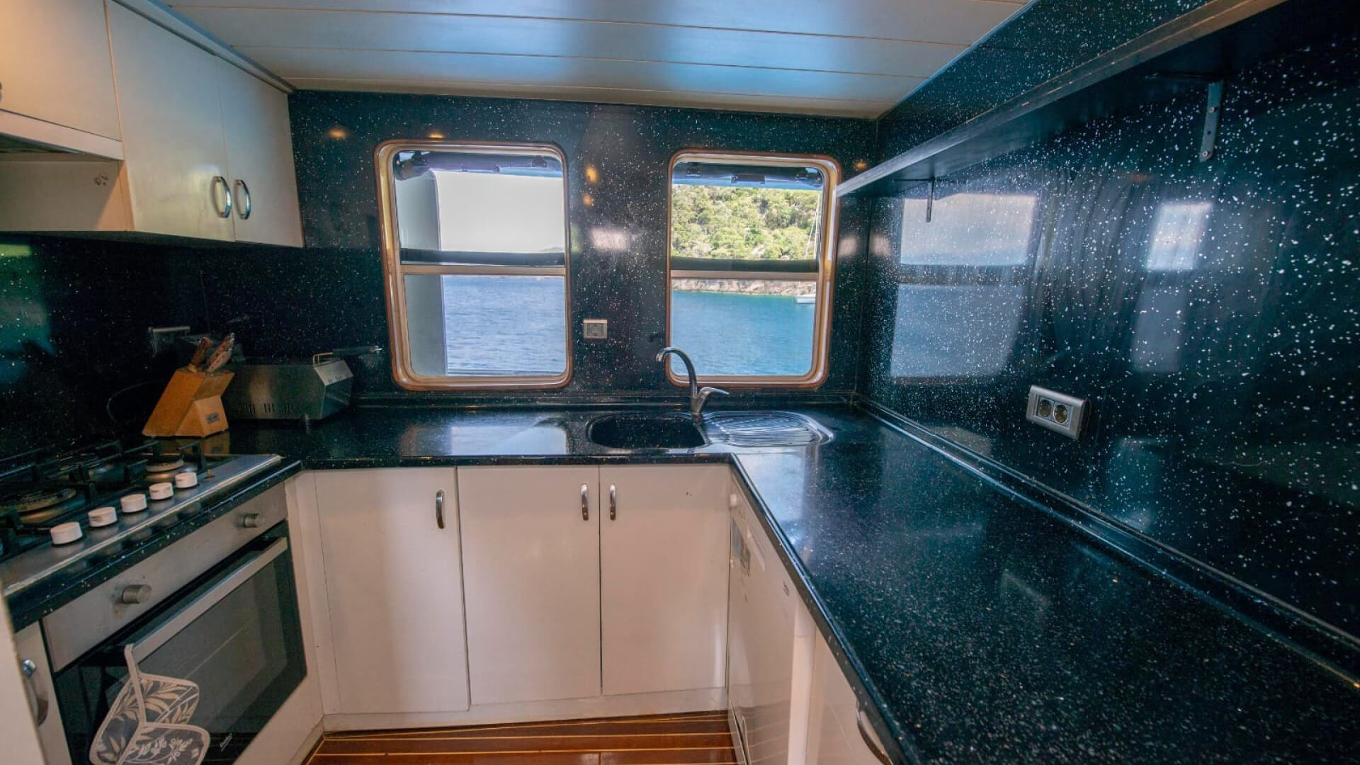 Delux Trawler Kiralama 5 Kabin 25 Metre 