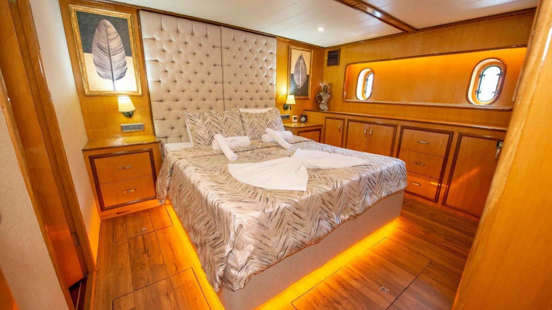 Delux Trawler Kiralama 5 Kabin 25 Metre 