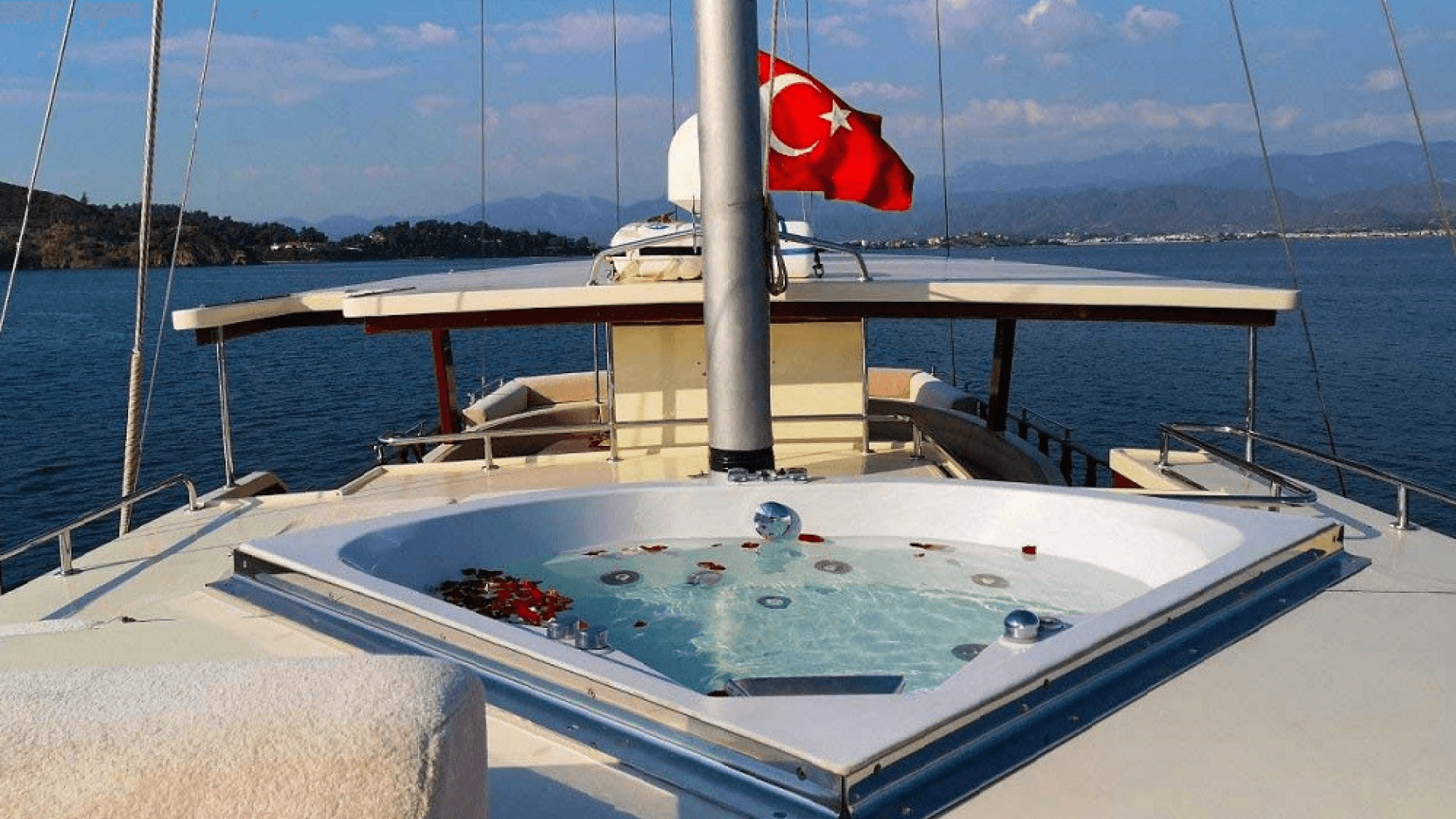 Fethiye Gulet Kiralama 6 Kabin 30 Metre