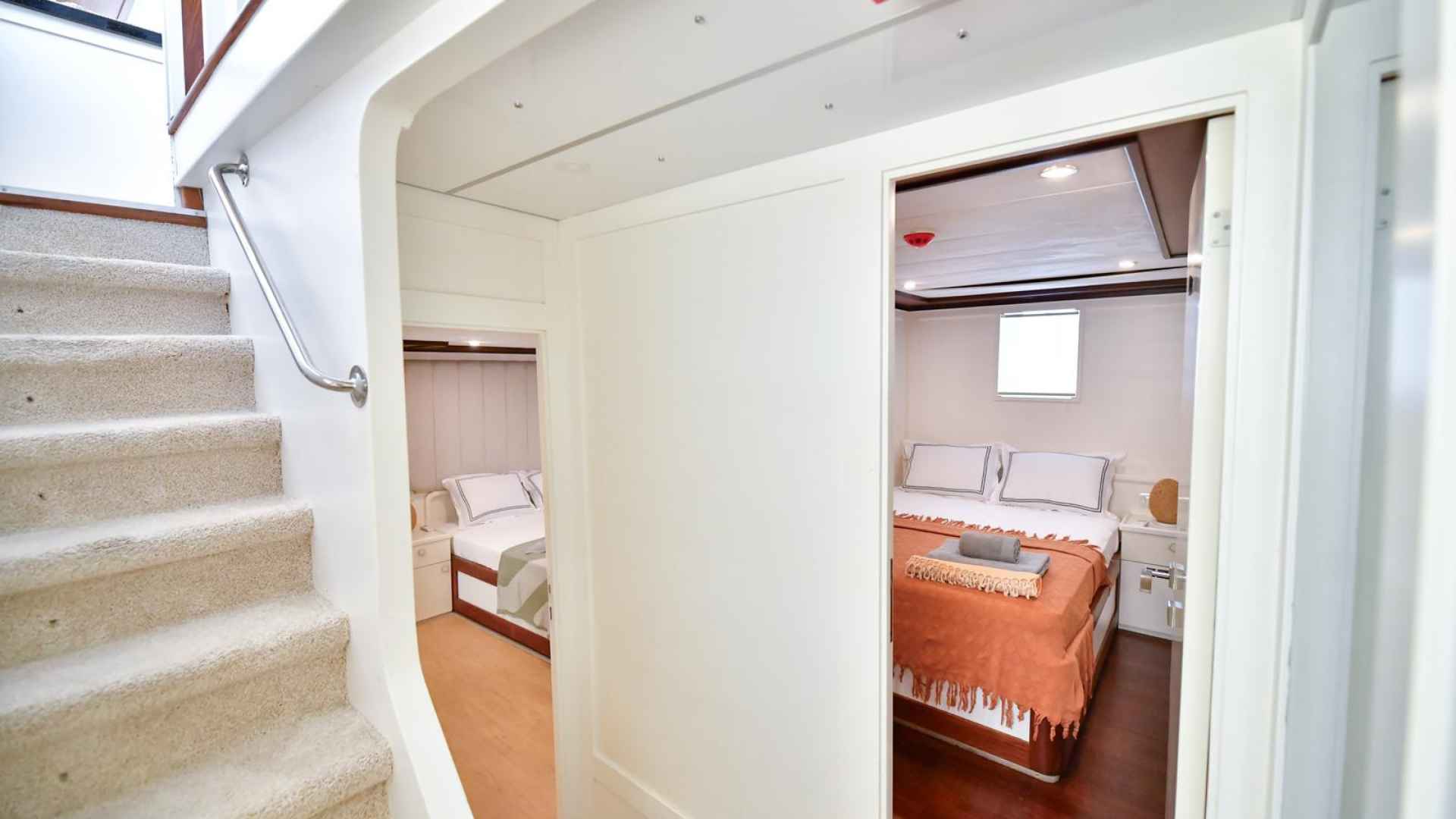 4 Kabin Trawler Kiralama 8 kişi Lüx  Konaklama