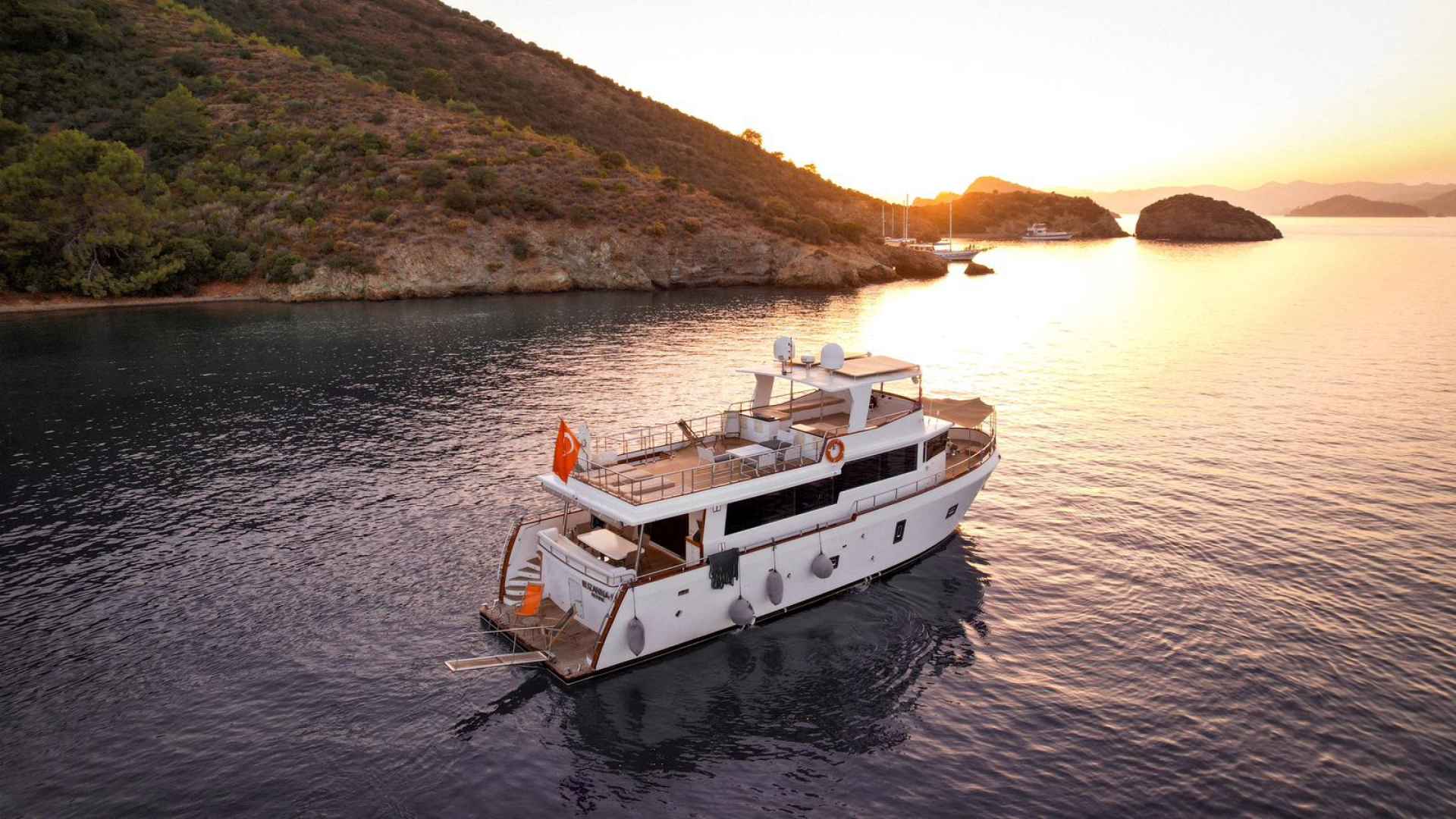 4 Kabin Trawler Kiralama 8 kişi Lüx  Konaklama