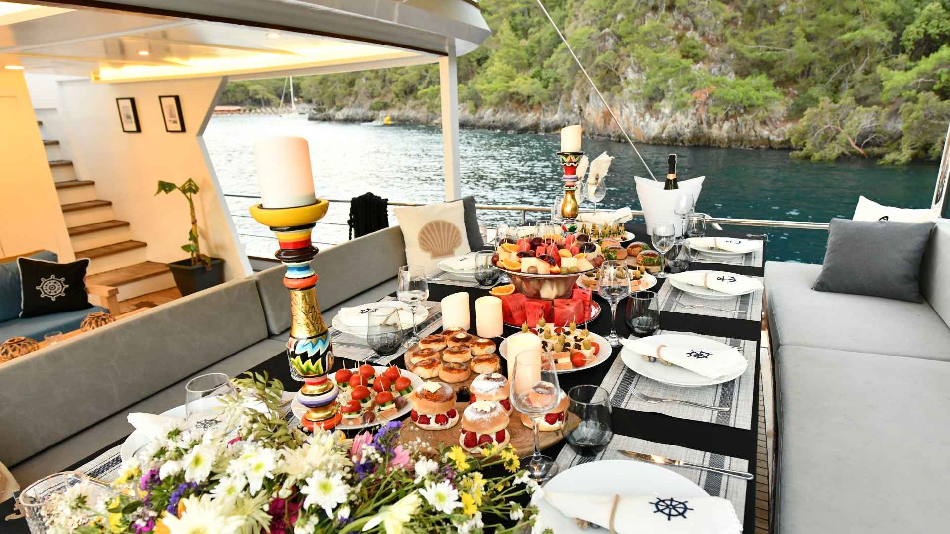 Lüx Yat Kiralama Fethiye Göcek 6 Kabin 24 M