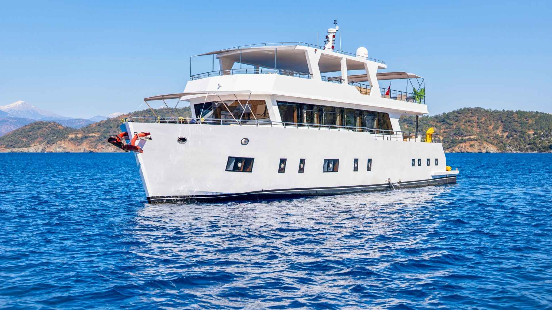 Lila Trawler 5 Kabin 24 M 12 Kişi