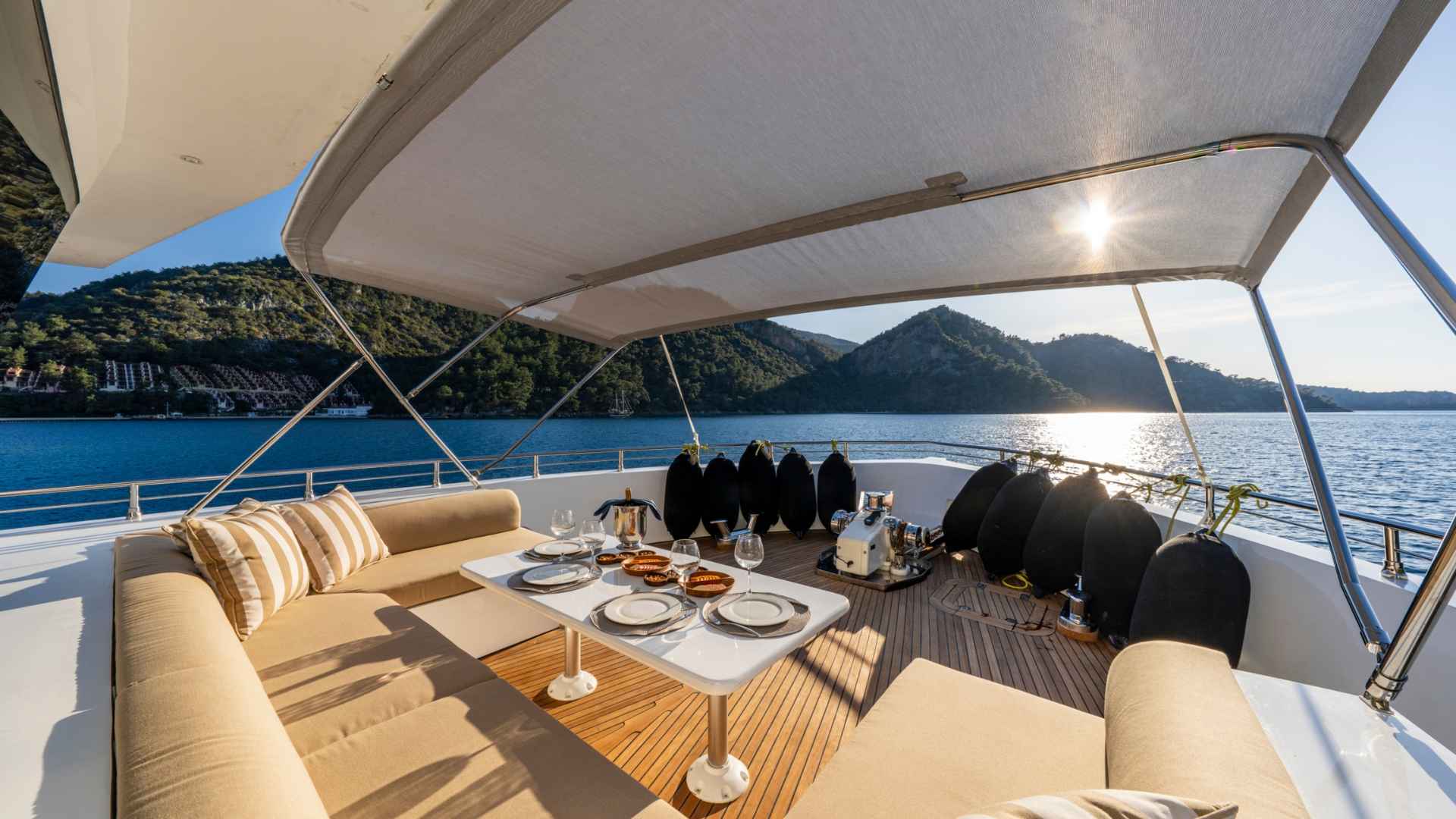 Lila Trawler 5 Kabin 24 M 12 Kişi