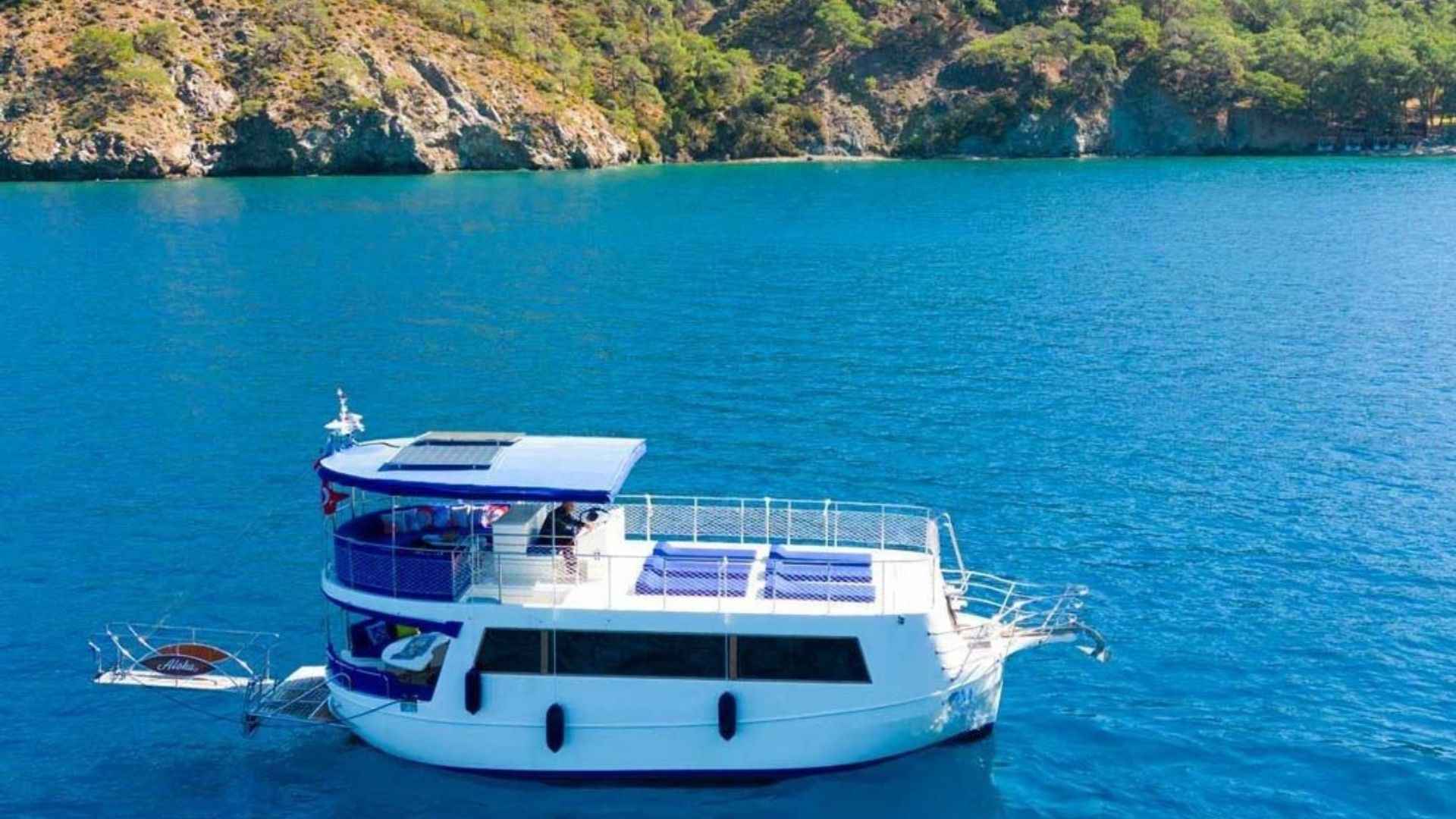3 Kabinli Lüks Trawler – Göcek’te Konforlu Mavi Yolculuk Deneyimi