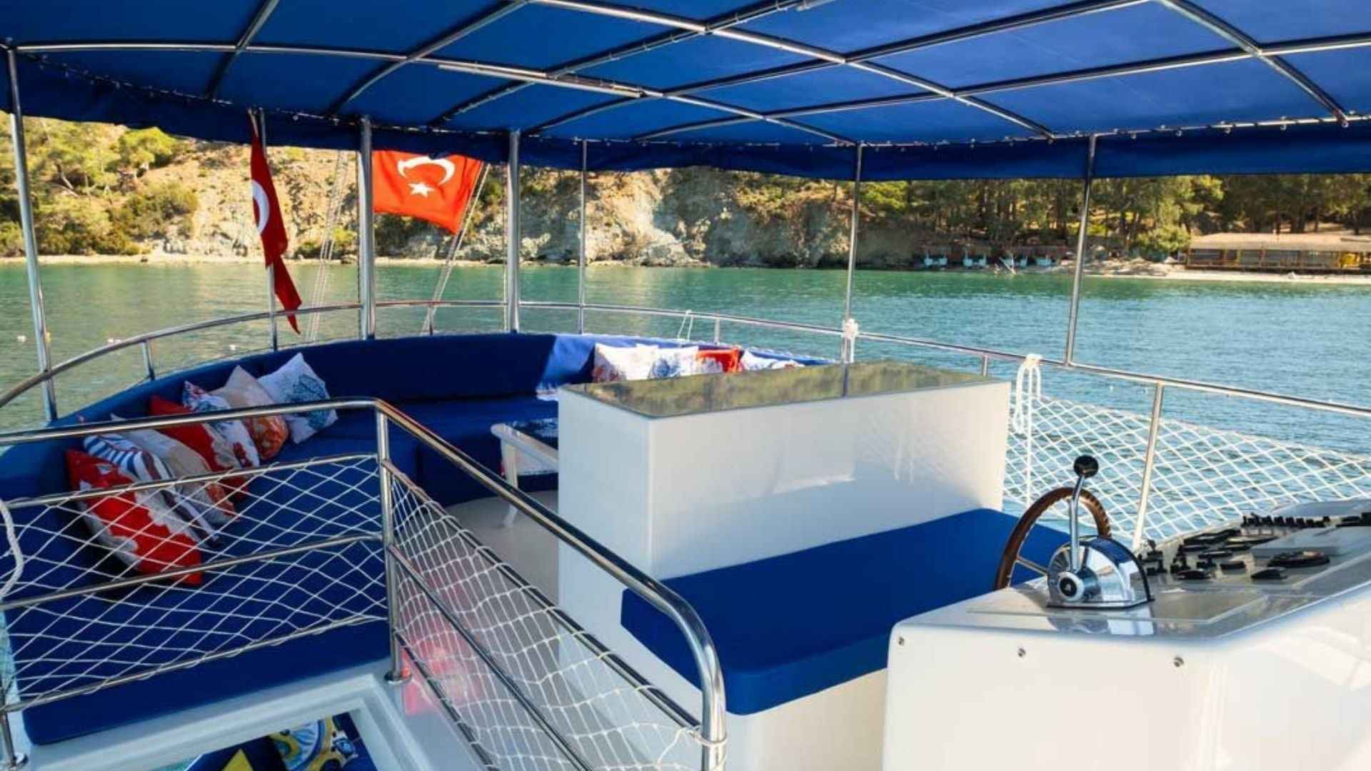 3 Kabinli Lüks Trawler – Göcek’te Konforlu Mavi Yolculuk Deneyimi