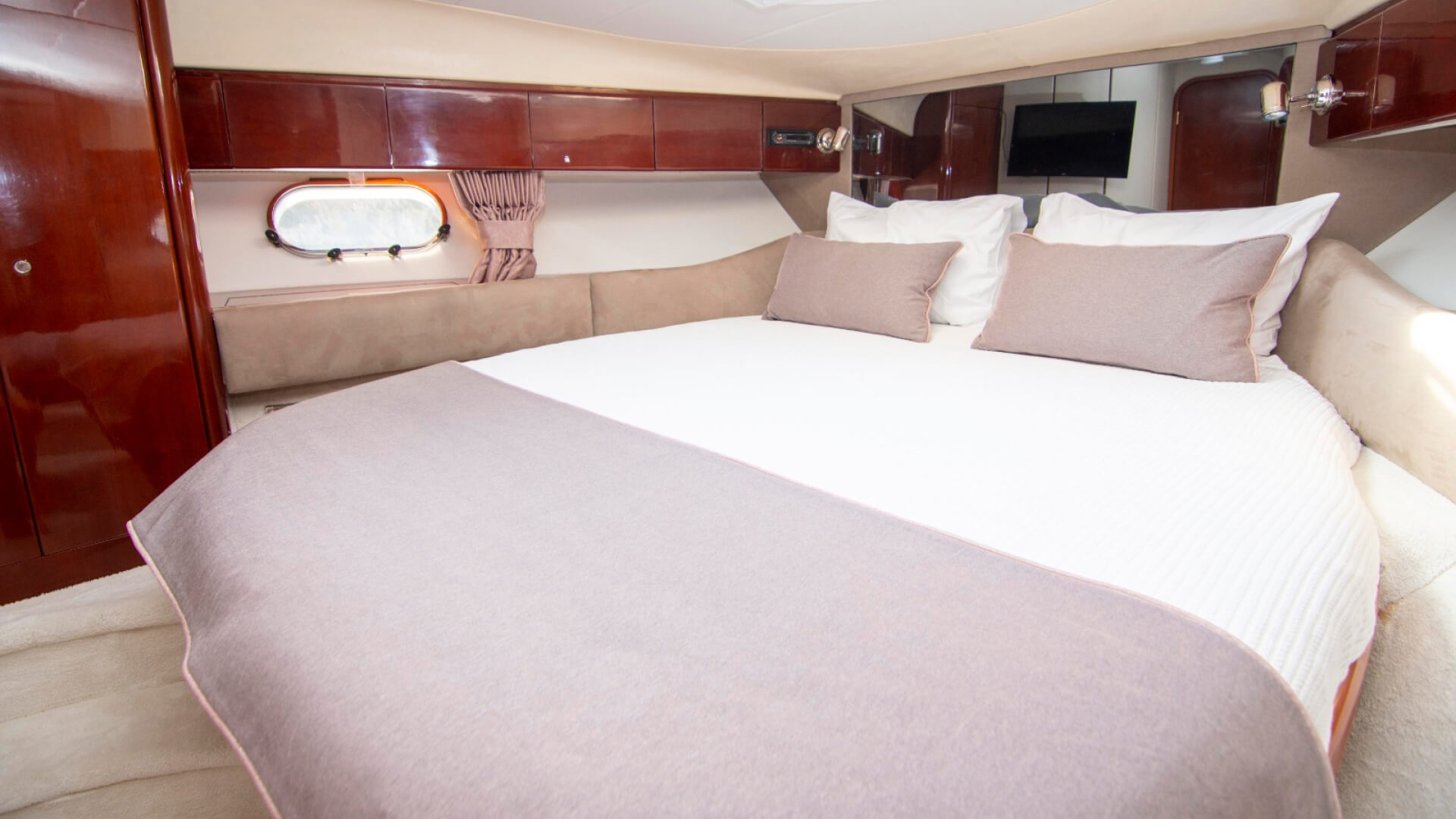 Göcek Lux Motoryat Princess 56 - 3 Kabin 18 Metre