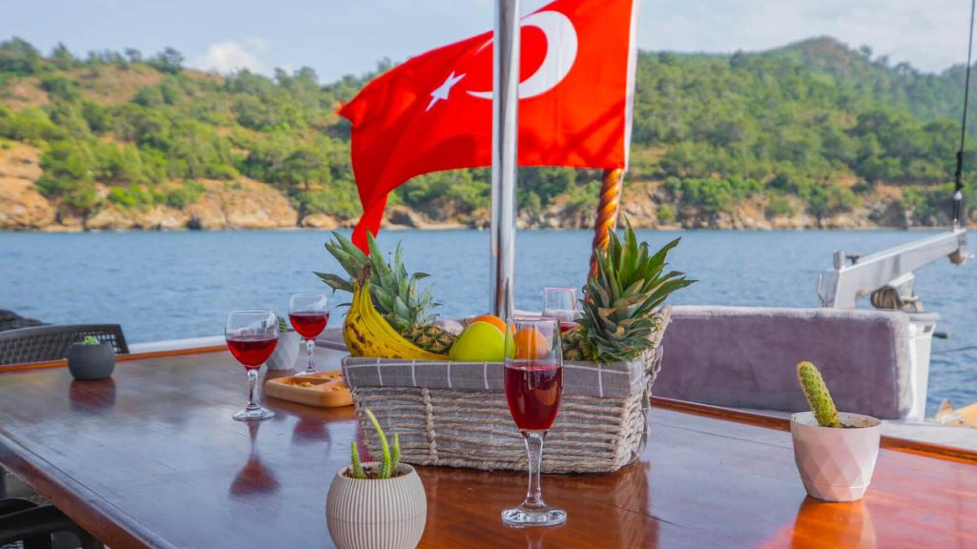 Selimiye ve Bozburun Kalkışlı 3 Kabin 18 Metre Gulet