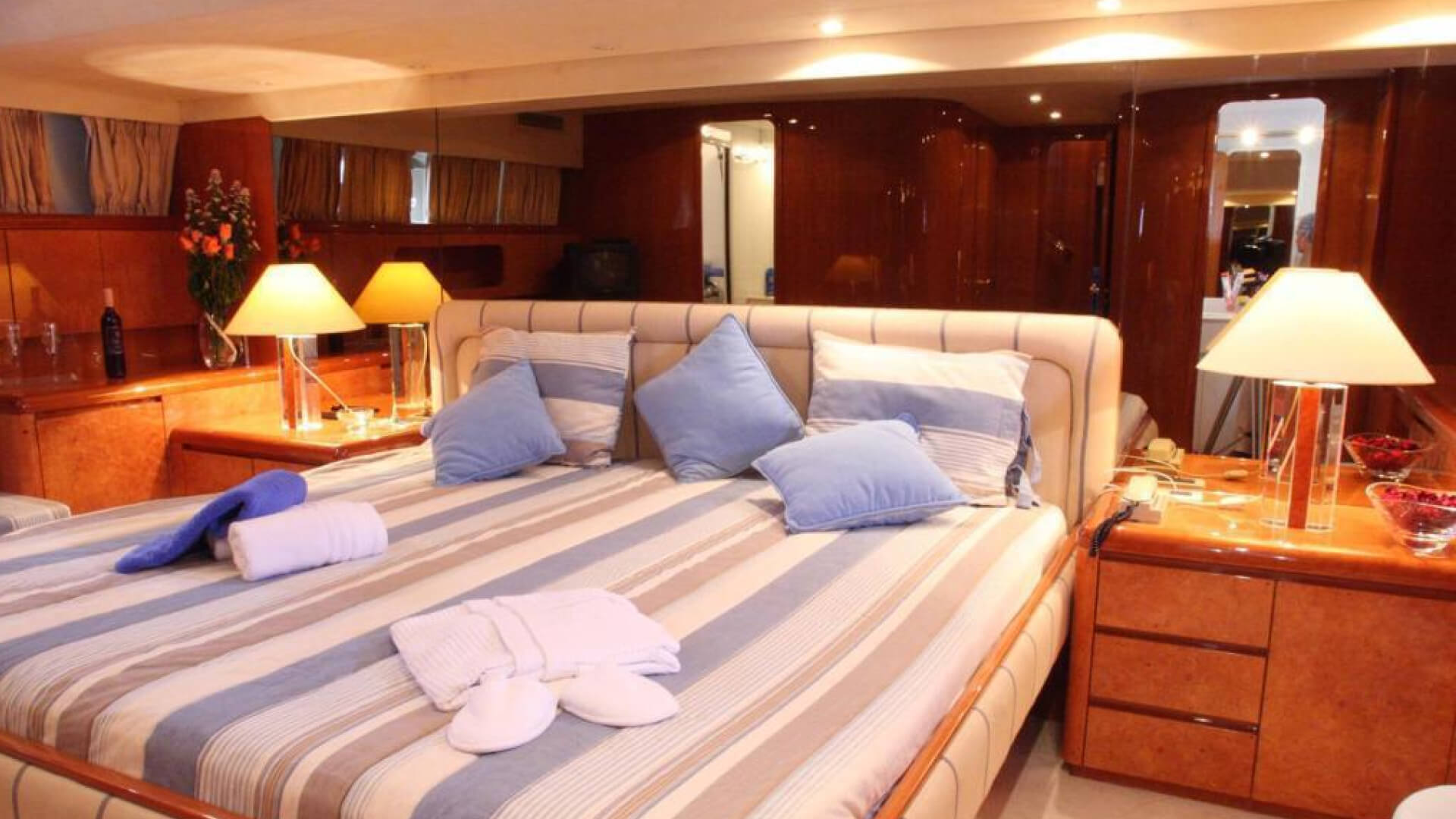 Göcek Delux Motoryat Falcon 80 - 4 Kabin 26 Metre