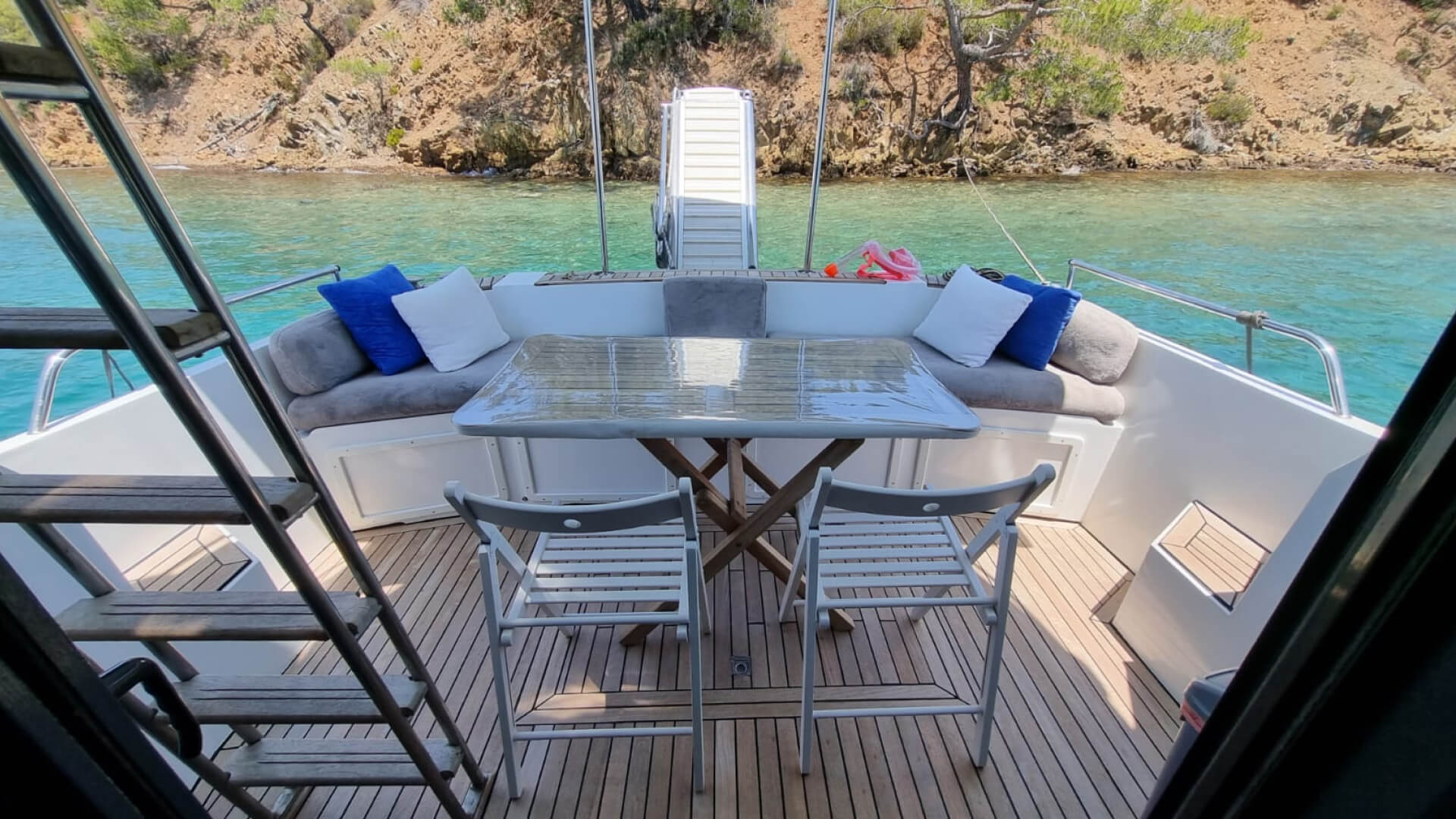 Göcek Lüx Ekonomik Motoryat Princess 2 Kabin 14 Metre