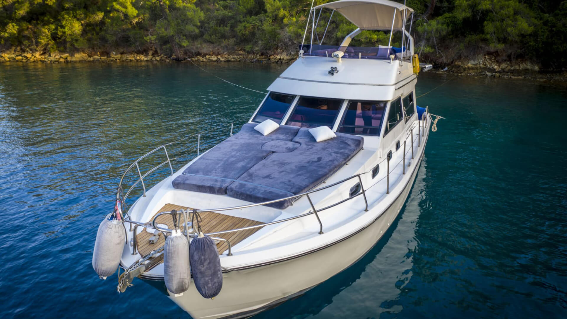 Göcek Lüx Ekonomik Motoryat Princess 2 Kabin 14 Metre