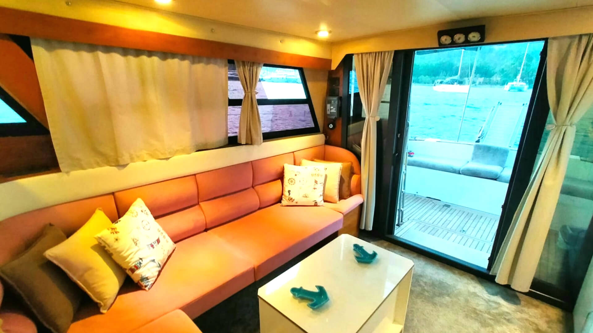 Göcek Lüx Ekonomik Motoryat Princess 2 Kabin 14 Metre